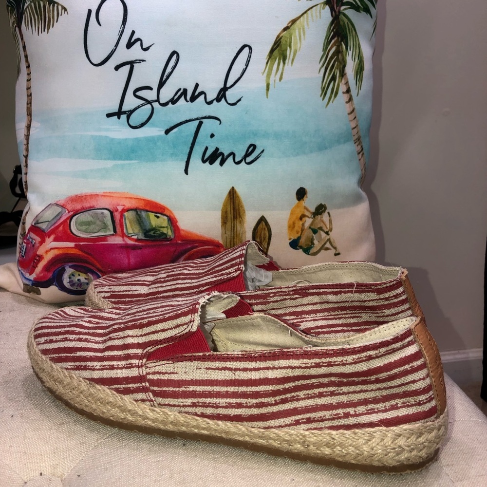 JOY & MARIO NWOB!Red Stripe Canvas Shoes Jute Flats Loafers Slip On 

Size 11